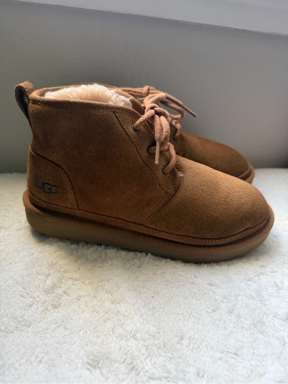 UGG Neumel Boots Youth 4Y Chestnut